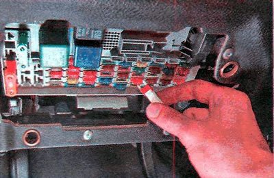 6. По схеме на обратной стороне крышки, и по…