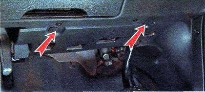 На модели Zafira снимаем два фиксатора, подцепив…