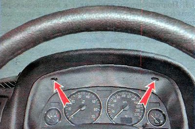 3. Ключом TORX T20 выворачиваем два верхних...