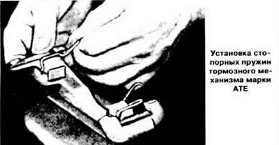 Зажать направляющую колодок в тисках с накладками из мягкого материала и установить прижимные…