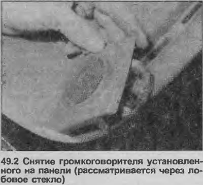 2. При помощи тонкой отвертки, аккуратно снимите…