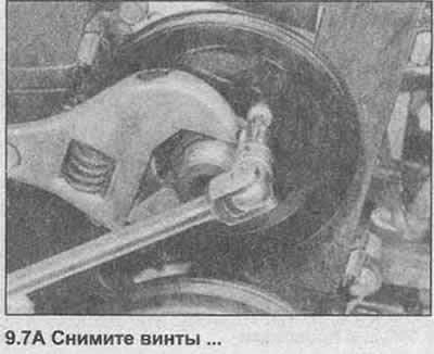7. Снимите шкив вентилятора охлаждения, держа…