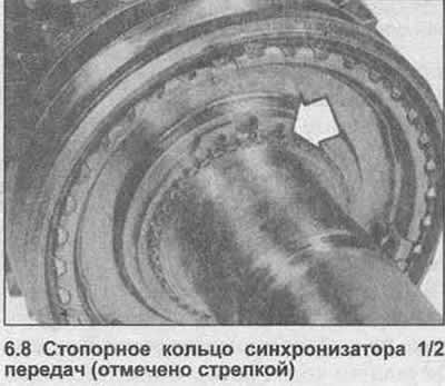 8. Плоскогубцами извлеките стопорное кольцо,…