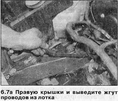 6. Отключите соединитель электропроводки датчика…