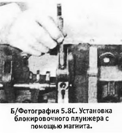 8. Установить вилки 1/2 и 3/4 передач в канавки…