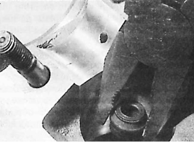 14. С обратной стороны головки извлечь клапан.…