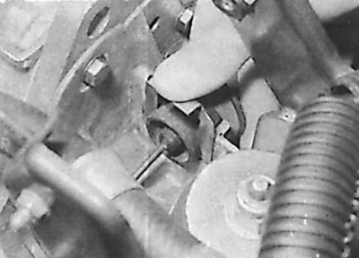 Замена троса сцепления «Пежо 405 1987-1997» (Трансмиссия: Сцепление)