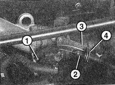 5.2 Извлеките наконечник 1 троса акселератора…