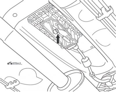 Рис. 4.43. Соединение троса селектора с шарниром…