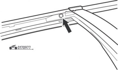 Рис. 9.77. Верхний болт (с головкой TORX)…
