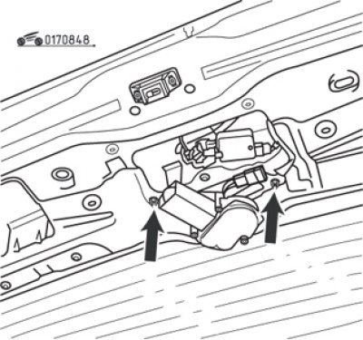 Рис. 8.48. Винты крепления мотора очистителя…