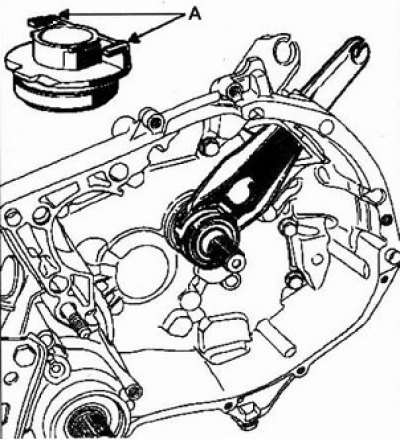 Примечание: При установленной КПП никогда не поднимайте вику выжимного подшипника во избежание…