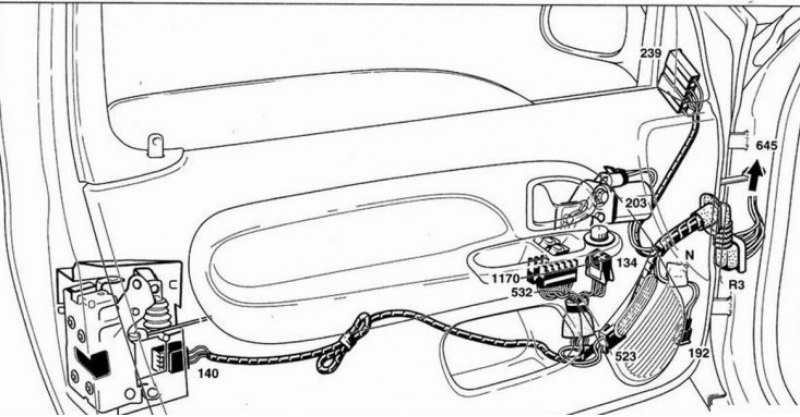 Рис. 8. Левая передняя дверь