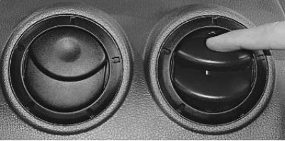 дефлектор печки рено дастер. сопло воздуховода рено логан 1. дефлектор воздуховода салона лада ларгус. воздушный дефлектор 2190. топливная форсунка рено логан 1.