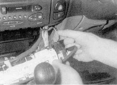 2a. Снимите панель выключателя.