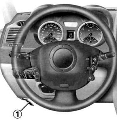Рис. 1.96. Ручка открывания капота из салона: 1 –…