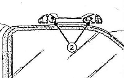 Отверните болты (2).