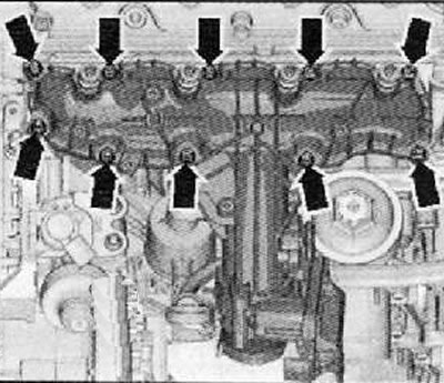 15. Аккуратно снять впускной коллектор с головки…