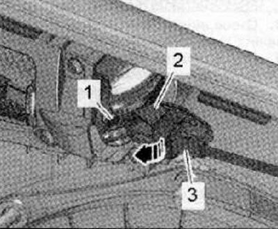 9. Отсоединить разъемы жгутов электропроводки от…