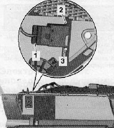 4. Сжать фиксаторы (2 и 3) и извлечь выключатель…