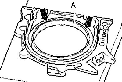 Положить крышку на чистую плоскую поверхность передней (наружной) стороной вниз. Прижать опорное…