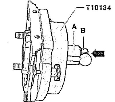 Фланец коленвала должен быть обезжирен. Коленвал находится в «ВМТ». Отвернуть гайку -В- до конца…