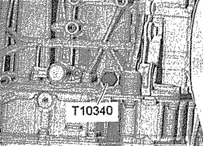 Стопорный болт -Т10340- вкручен в блок цилиндров…