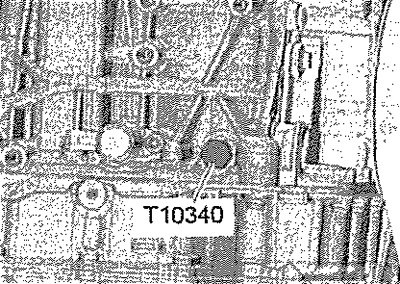 Указание: Стопорный болт -Т10340- стопорит…
