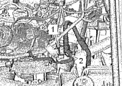 Отсоединить вакуумный шланг -2-. Нажать кнопки…