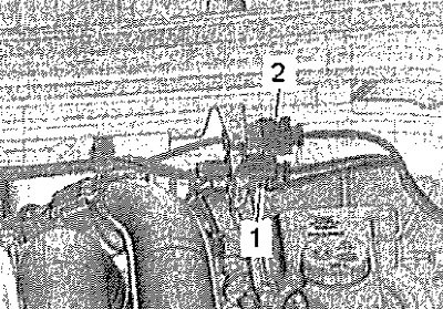 Извлечь разъёмы -1, 2- из кронштейна и…