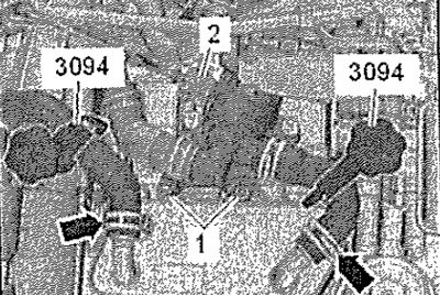 Отсоединить разъём -2-. Пережать шланги системы…