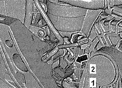 Отсоединить разъём -стрелка- от регулирующего…