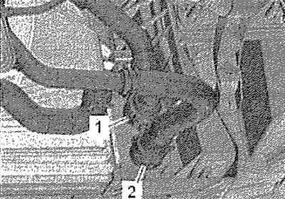 Приподнять крепежную скобу -1, 2-, отсоединить…