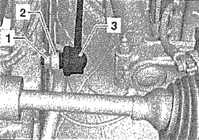 С обеих сторон отсоединить стойки -3- от…