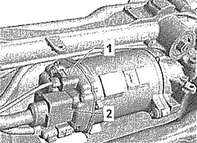 Отсоединить разъёмы -1- и -2-.
