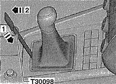 Вдвинуть приспособление для разблокировки…