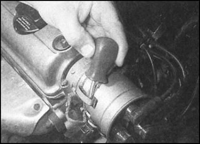 3. Отпустите пружинные фиксаторы,...