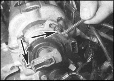 7. Снимите уплотнительное кольцо с нижнего торца корпуса распределителя и внимательно осмотрите…