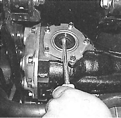 13. Используя отвертку или специальный…