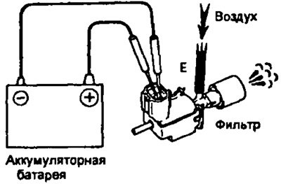 б) Подведите напряжение of аккумуляторной батареи…