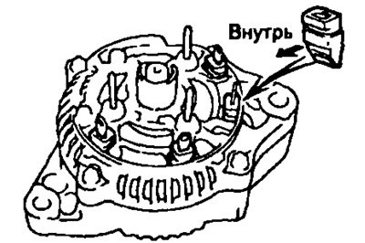 а) Установите 4 изолятора на выводы проводов.