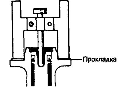 б) Установите регулировочное приспособление на…
