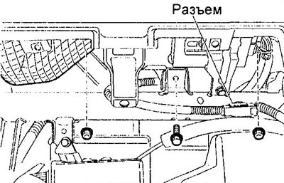 б) Отверните 2 гайки и болт и снимите модуль…