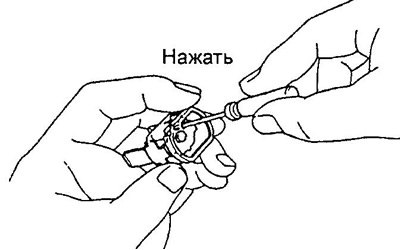 2. Для включения предохранителя следует вставить…