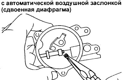б) Вставьте шток внутренней диафрагмы в отверстие…