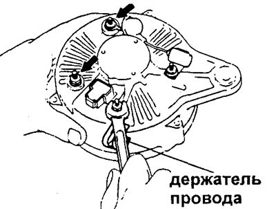 Отверните четыре гайки, снимите конденсатор и два…