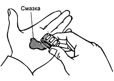 1. Набейте подшипники консистентной смазкой.