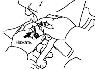 Рис. 2.136. Снятие натяжителя №1