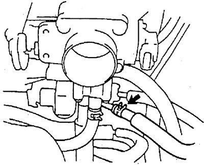 б) Шланг возврата топлива.