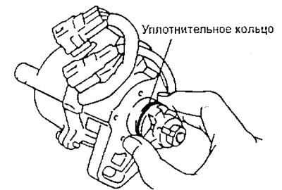 а) Нанесите слой моторного масла на новое…